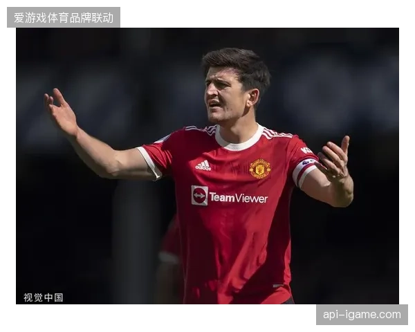 英格兰队依赖斯通斯与马奎尔的默契，来解决区域联防体系中的交叉跑位难题